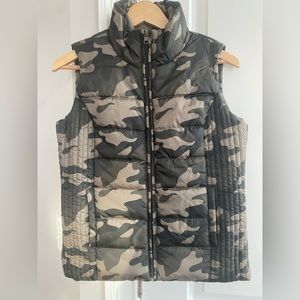 Camouflage Puffer Vest Size Small